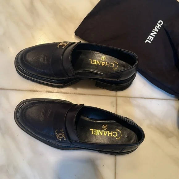 CHANEL Black Leather CC Logo Chunky Loafers - Picture 3 of 6